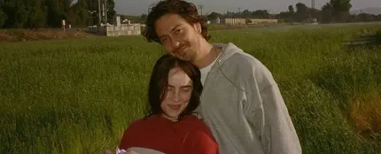 Billie Eilish y Nat Wolff, en el videoclip de 'Chihiro'. Billie Eilish y Nat Wolff, en el videoclip de 'Chihiro'.