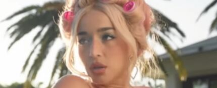 Lola Índigo, en el videoclip de 'Mojaíta'