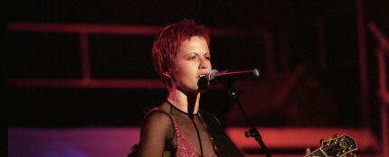 Dolores O'Riordan del grupo The Cranberries en 1995