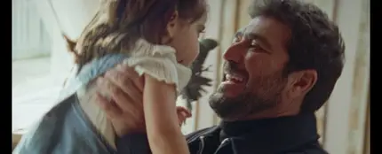 Antonio Orozco y su hija Antonella en el videoclip 'Te Juro Que No Hay Un Segundo Que No Piense En Ti' Antonio Orozco y su hija Antonella en el videoclip 'Te Juro Que No Hay Un Segundo Que No Piense En Ti'