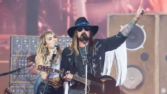 Miley Cyrus y Billy Rae Cyrus en 2019