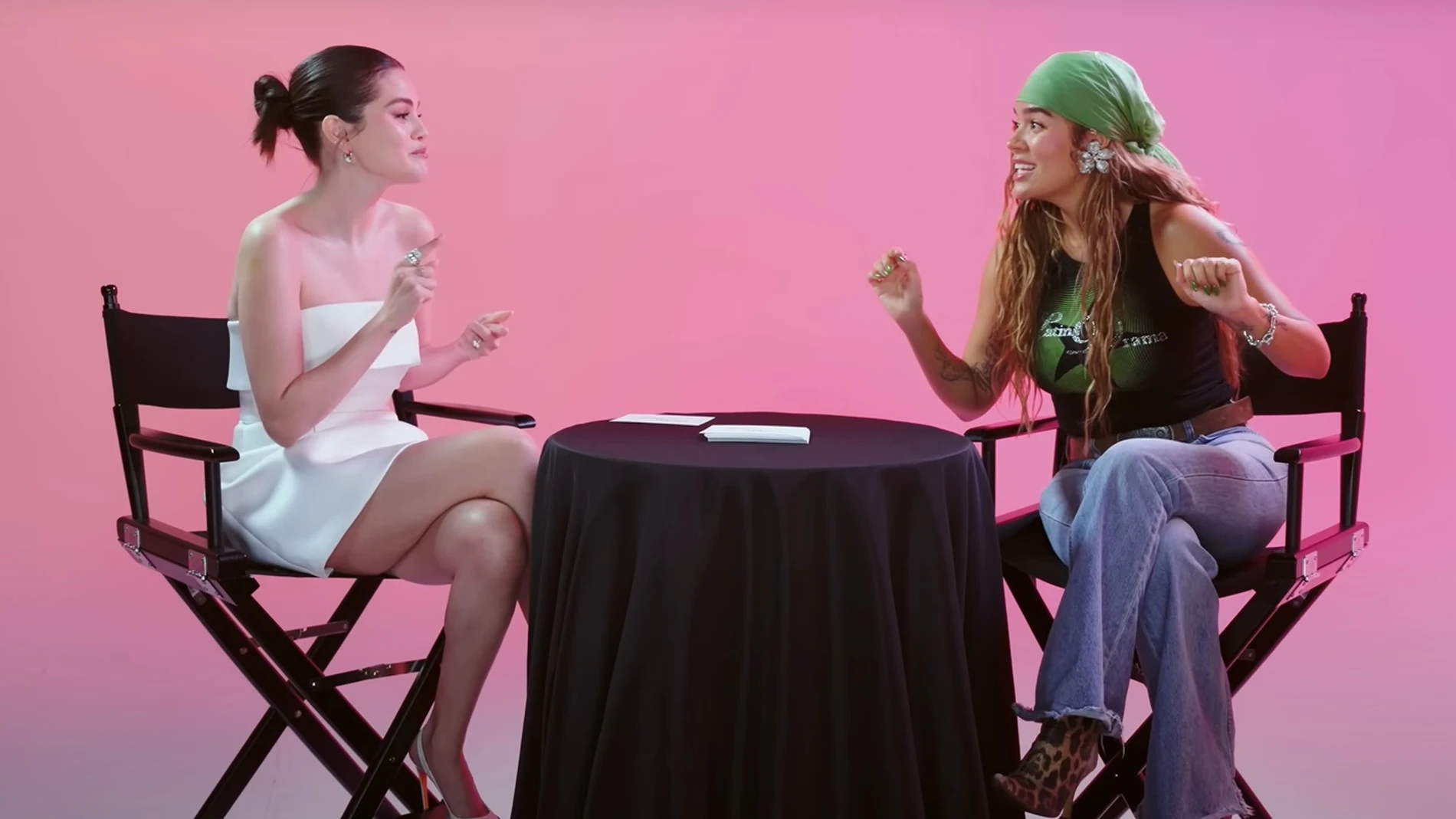 Selena Gomez y Karol G en 'GOAT Talk' Selena Gomez y Karol G en 'GOAT Talk'