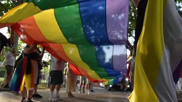 La marcha del Orgullo en Mérida grita "ni un paso atrás" en derechos LGTBI en el mundo frente a la "oleada de fascismo"
