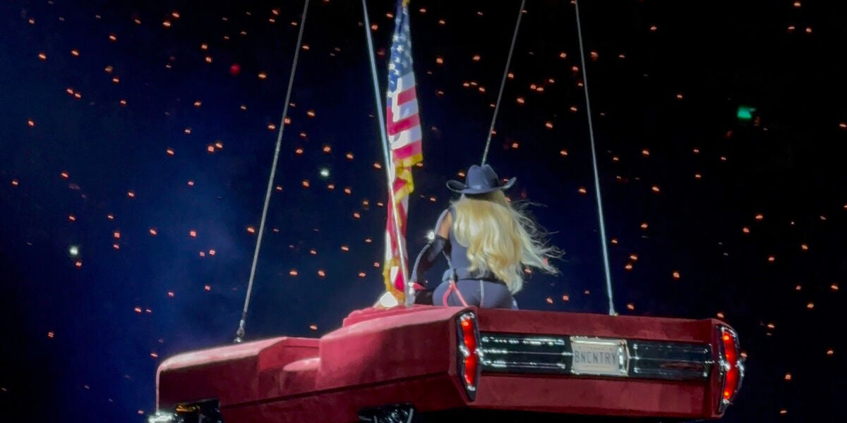 Beyoncé se lleva el gran susto de la gira durante su concierto en Houston