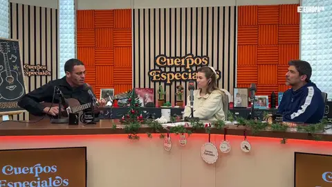 DePedro canta 'Lo que va pasando' en el rincón de cantar de Cuerpos especiales DePedro canta 'Lo que va pasando' en el rincón de cantar de Cuerpos especiales