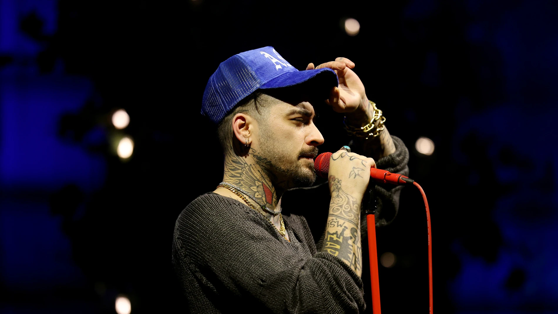 Zayn Malik reflexiona sobre el racismo que sufrió con One Direction en 'Fuchsia Sea' Zayn Malik reflexiona sobre el racismo que sufrió con One Direction en 'Fuchsia Sea'