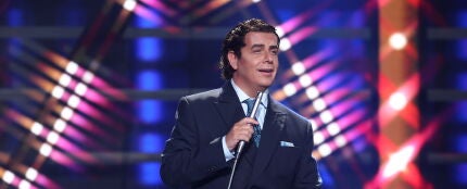 Àngel Llàcer cumple su deseo: imita a Bertín Osborne en la gran final de Tu cara me suena con ‘Como un vagabundo’ 