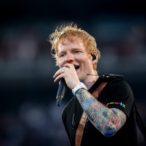Ed Sheeran cumple un sueño y canta con dos de los cantantes favoritos de su infancia Ed Sheeran cumple un sueño y canta con dos de los cantantes favoritos de su infancia