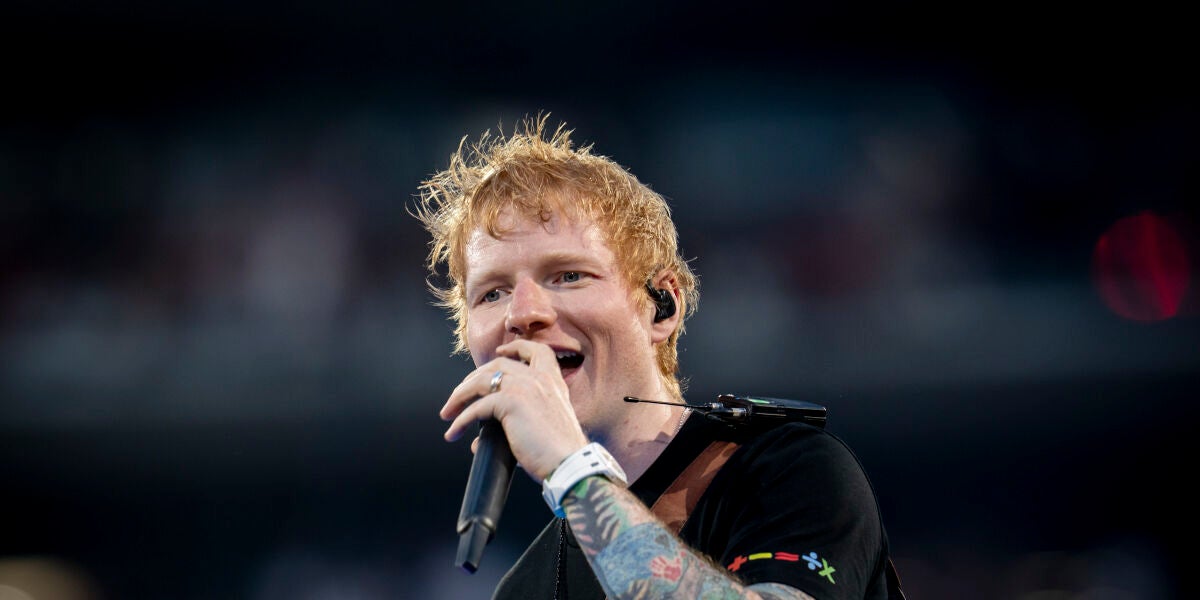 Ed Sheeran cumple un sue&ntilde;o y canta con dos de los cantantes favoritos de su infancia