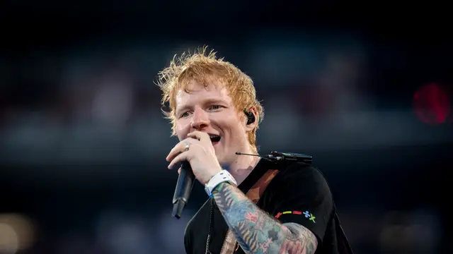 Ed Sheeran cumple un sueño y canta con dos de los cantantes favoritos de su infancia