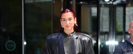 Dua Lipa pelo rojo Dua Lipa pelo rojo