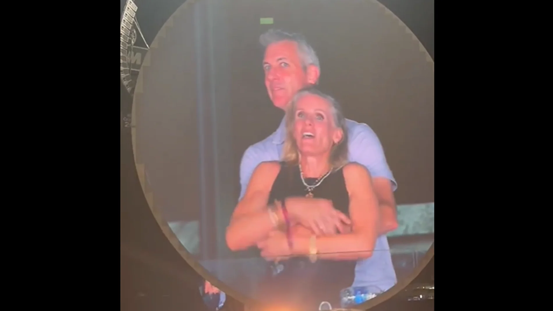 Kristin Cabot y Andy Byron en el concierto de Coldplay Kristin Cabot y Andy Byron en el concierto de Coldplay