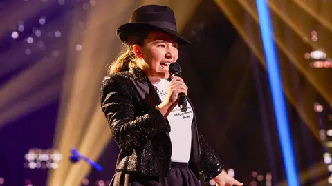 Seguridad y ritmo: así conquistó Lucía el escenario con un clásico de Sinatra Seguridad y ritmo: así conquistó Lucía el escenario con un clásico de Sinatra