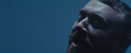 Sam, Smith en el videoclip de 'To be free' Sam, Smith en el videoclip de 'To be free'