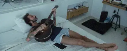 Leiva, en una imagen de su documental 'Hasta que me quede sin voz' Leiva, en una imagen de su documental 'Hasta que me quede sin voz'