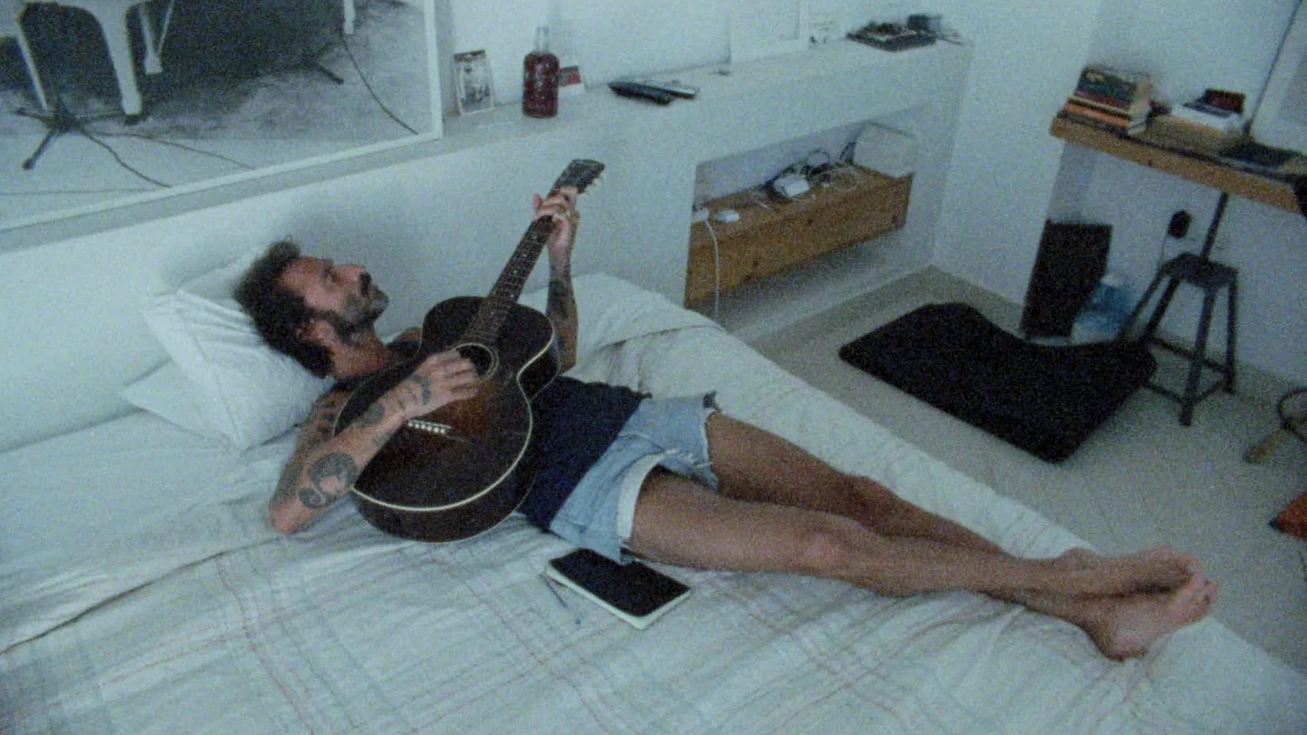 Leiva, en una imagen de su documental 'Hasta que me quede sin voz' Leiva, en una imagen de su documental 'Hasta que me quede sin voz'