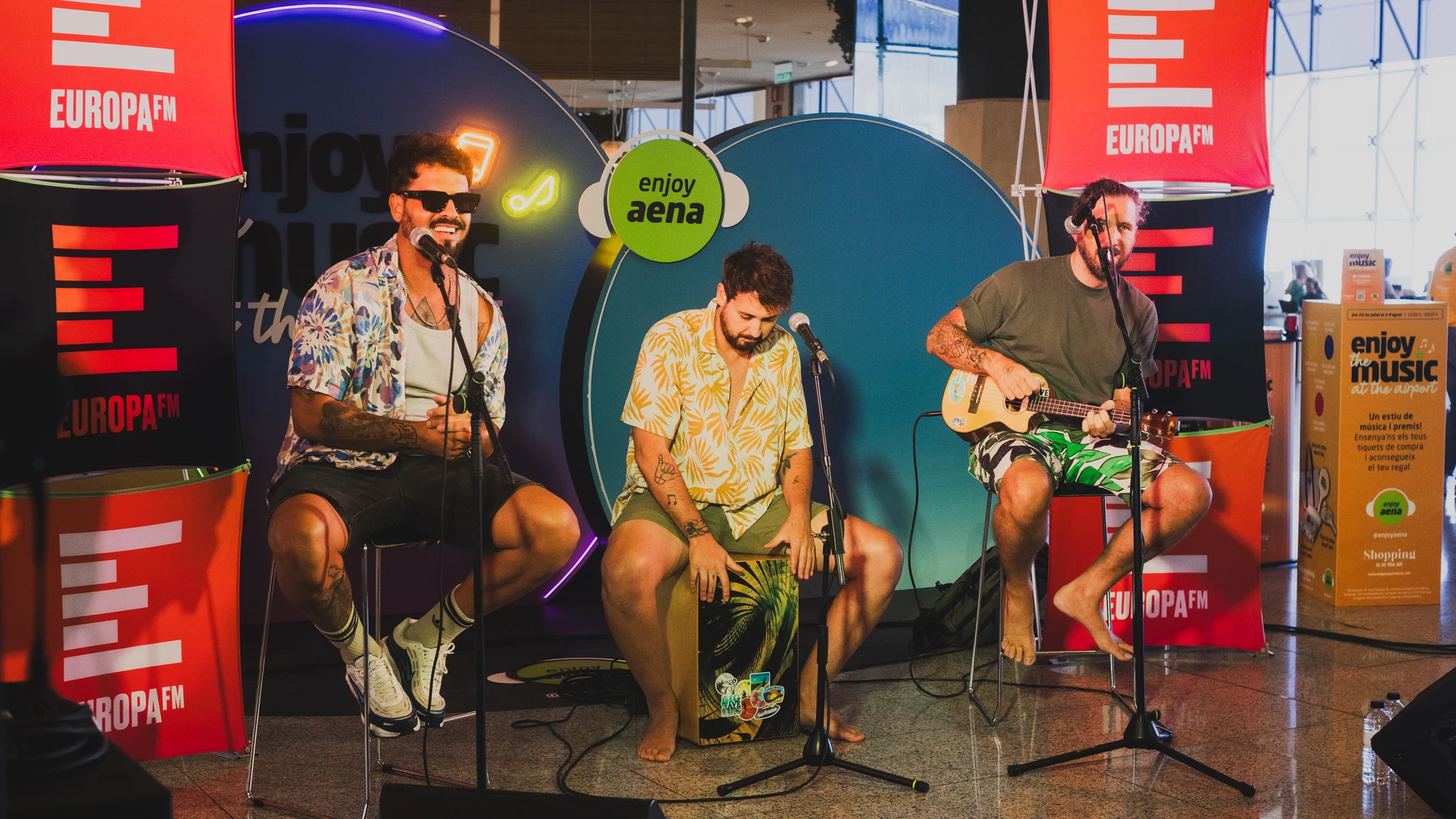 Europa FM y Enjoy Aena llevan la música de Bombai al aeropuerto de Barcelona Europa FM y Enjoy Aena llevan la música de Bombai al aeropuerto de Barcelona