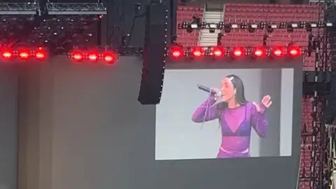 Galetelonera de Aitana cantando ‘La playa’ Galetelonera de Aitana cantando ‘La playa’