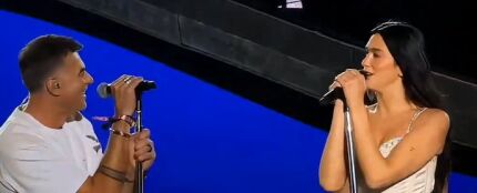 Dua Lipa y su padre cantan 'Era' en Sunny Hill Festival