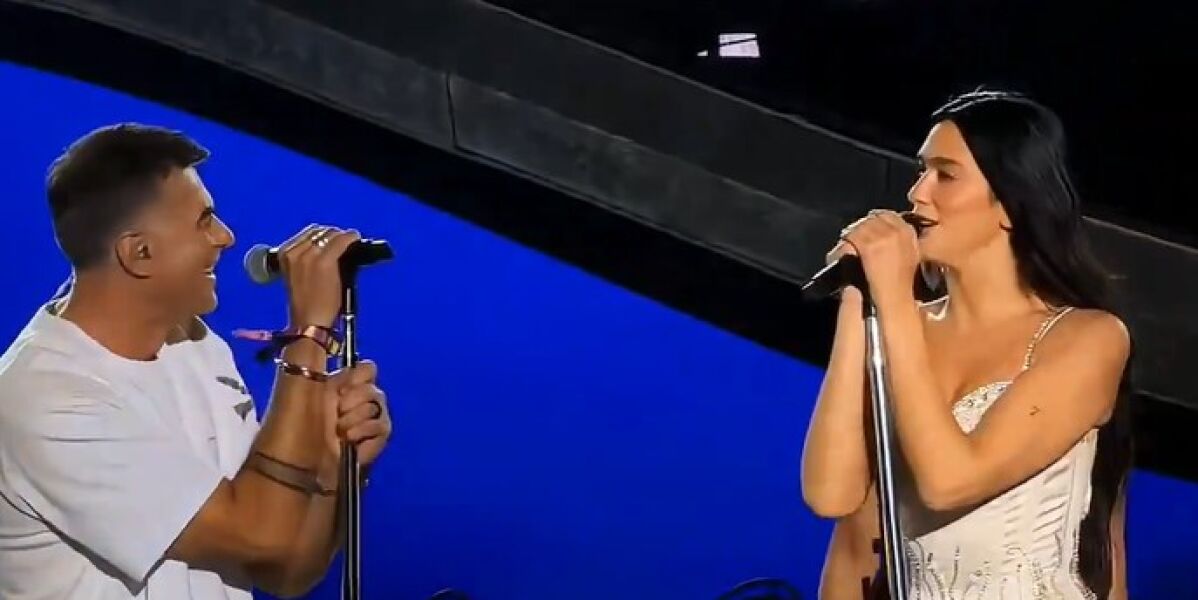 Dua Lipa y su padre cantan 'Era' en Sunny Hill Festival