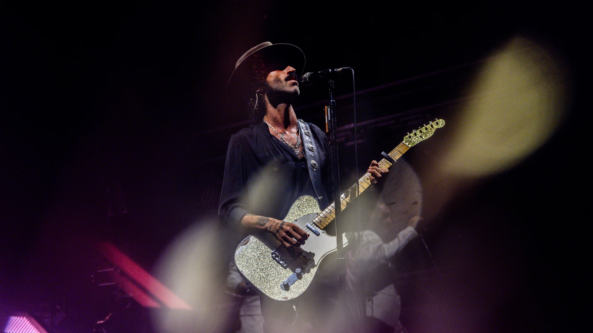 Leiva, en su concierto en el Movistar Arena de Madrid. Leiva, en su concierto en el Movistar Arena de Madrid.