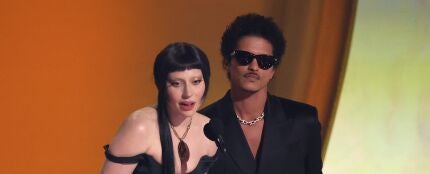 Lady Gaga y Bruno Mars, en los Premios Grammy 2025