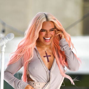 Karol G anuncia que ha grabado el videoclip de 'Coleccionando Heridas' en México junto a Marco Antonio Solís