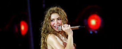 Los guiños de Shakira a Chris Martin, vocalista de Coldplay, durante su concierto en el Sofi Stadium