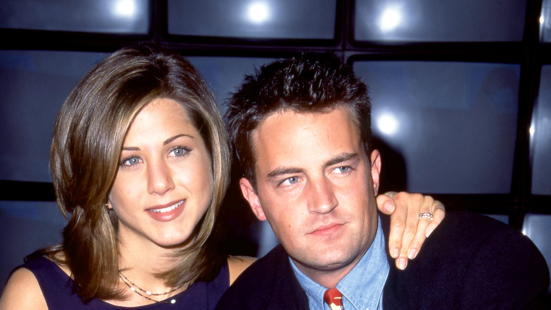 Jennifer Aniston y Matthew Perry en 1995 Jennifer Aniston y Matthew Perry en 1995