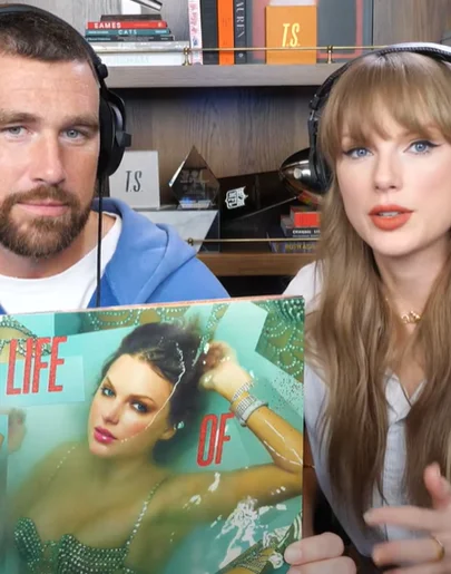 Taylor Swift en 'New Heights' con Travis Kelce Taylor Swift en 'New Heights' con Travis Kelce