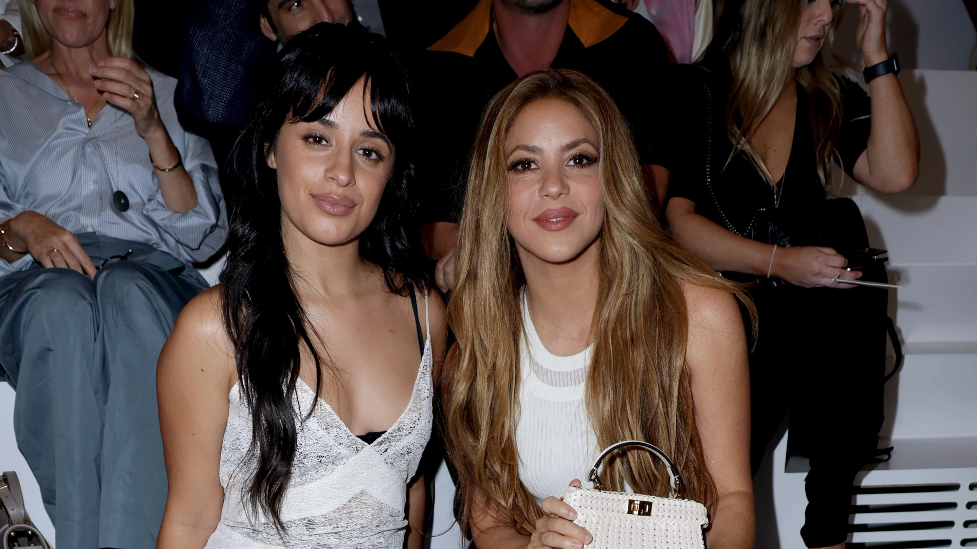 Shakira y Camila Cabello Semana de la Moda de Alta Costura de París Shakira y Camila Cabello Semana de la Moda de Alta Costura de París