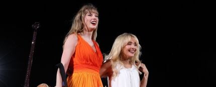 Taylor Swift y Sabrina Carpenter en un concierto de 'The Eras Tour' en Nueva Orleans