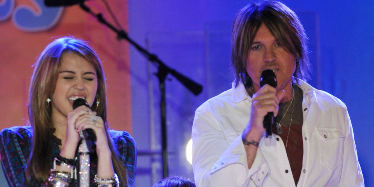 Miley Cyrus y su padre Billy Ray Cyrus en el programa 'Good Morning America' en 2009.