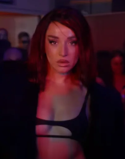 Lola Índigo en el videoclip de 'La Reina' Lola Índigo en el videoclip de 'La Reina'