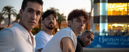 Veintiuno anuncia su nuevo single, 'Pide un deseo por mi', en un concierto sorpresa