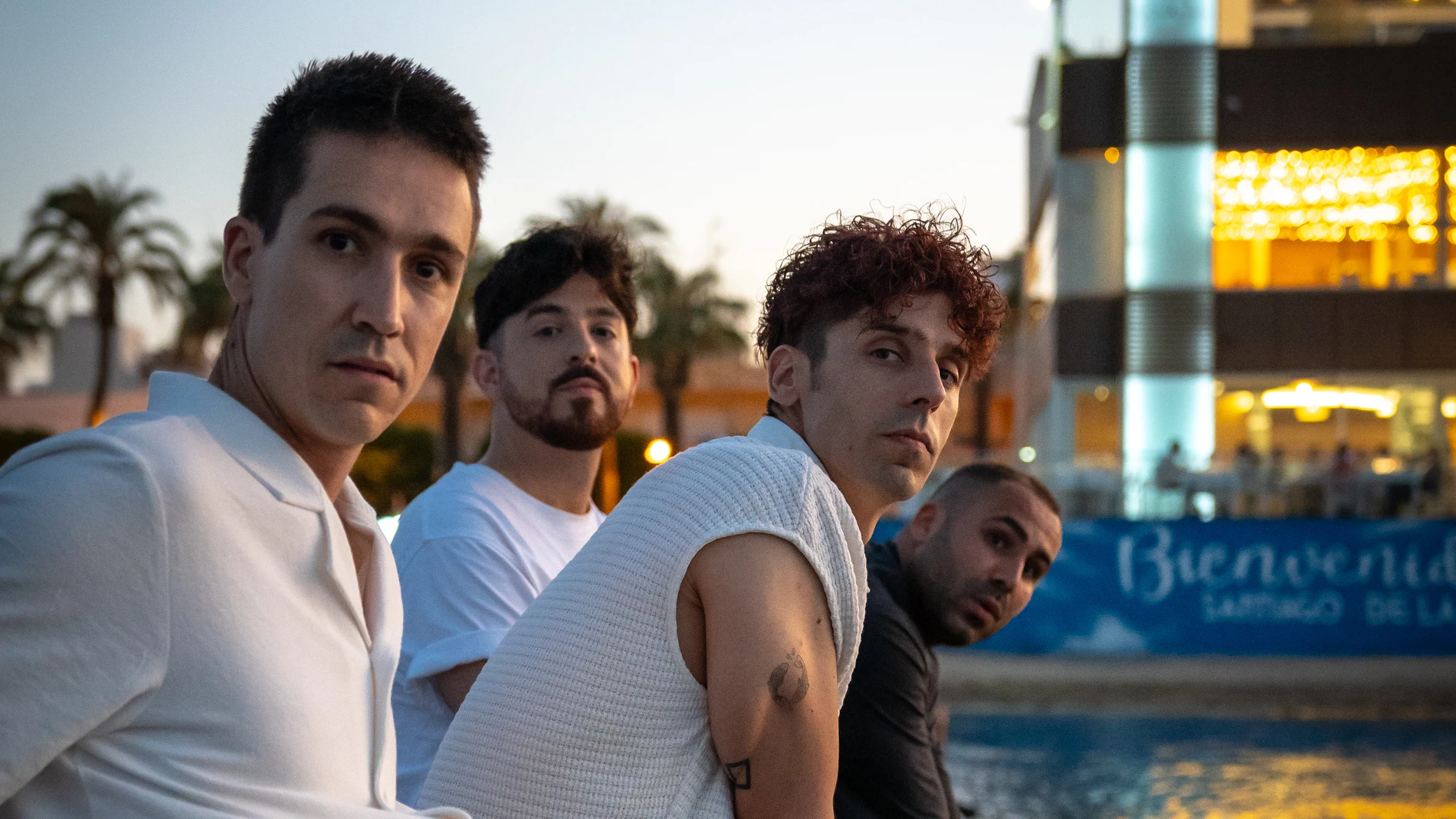 Veintiuno anuncia su nuevo single, 'Pide un deseo por mi', en un concierto sorpresa Veintiuno anuncia su nuevo single, 'Pide un deseo por mi', en un concierto sorpresa
