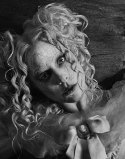 Lady Gaga, en el videoclip de The Dead Dance.