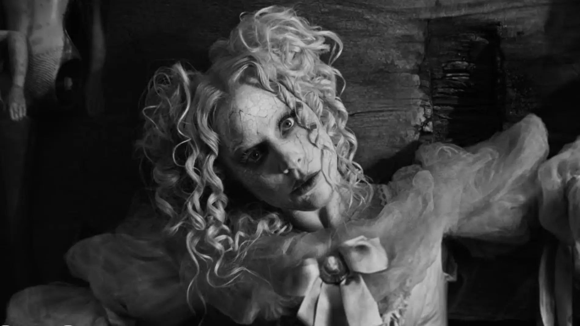 Lady Gaga, en el videoclip de The Dead Dance. Lady Gaga, en el videoclip de The Dead Dance.