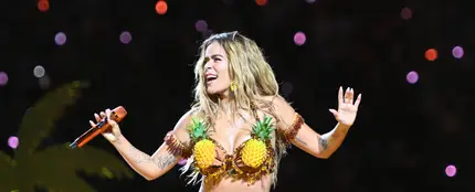 Karol G en la NFL Karol G en la NFL