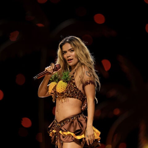 Karol G en su espectáculo en la NFL