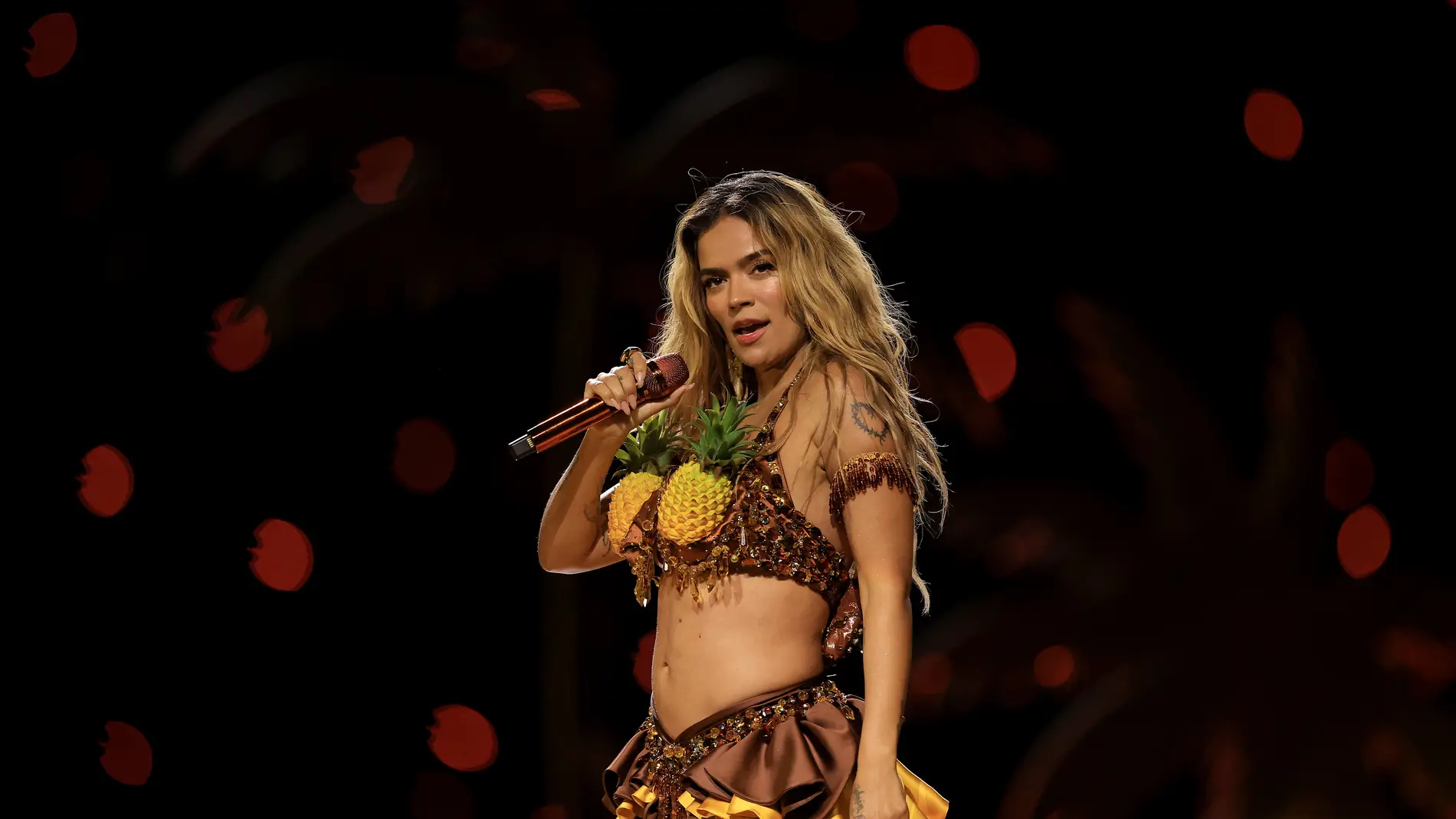 Karol G en su espectáculo en la NFL Karol G en su espectáculo en la NFL