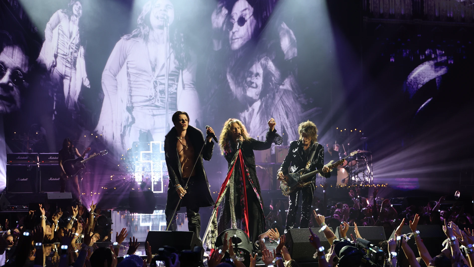 YUNGBLUD; Steven Tyler y Joe Perry YUNGBLUD; Steven Tyler y Joe Perry