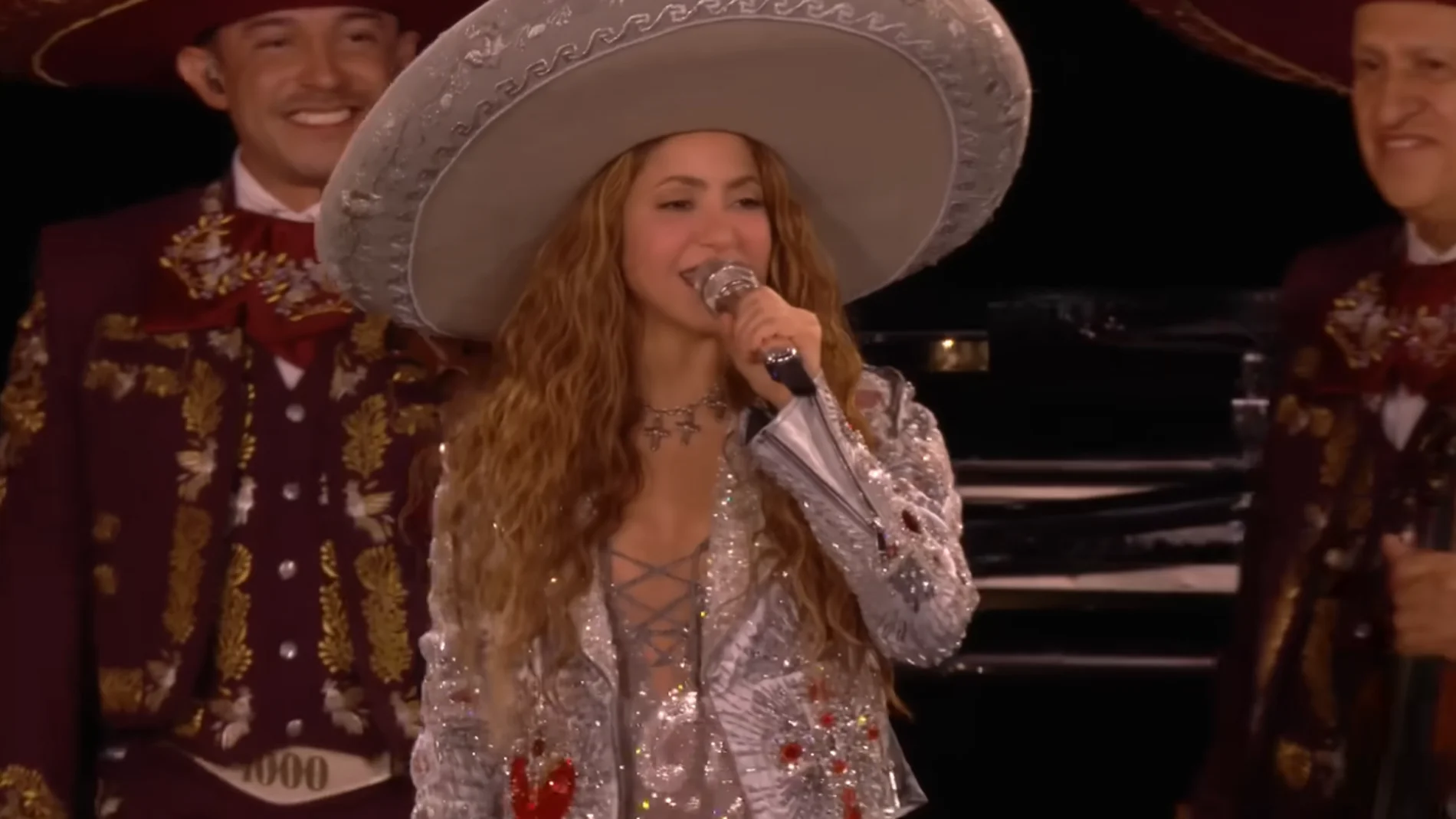 Shakira homenajea a su padre con el lanzamiento de 'Sombras', su versión de la ranchera en directo Shakira homenajea a su padre con el lanzamiento de 'Sombras', su versión de la ranchera en directo