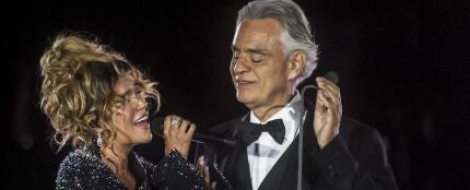Karol G y Andrea Bocelli en el concierto del Vaticano Karol G y Andrea Bocelli en el concierto del Vaticano