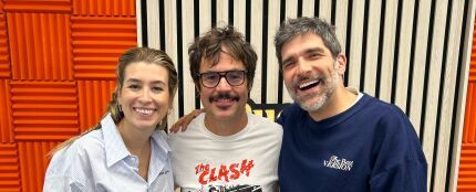 José Krespo, de Despistaos, con Eva Soriano y Nacho García.
