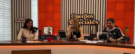 Espido Freire con Eva Soriano y Nacho García en 'Cuerpos especiales' Espido Freire con Eva Soriano y Nacho García en 'Cuerpos especiales'