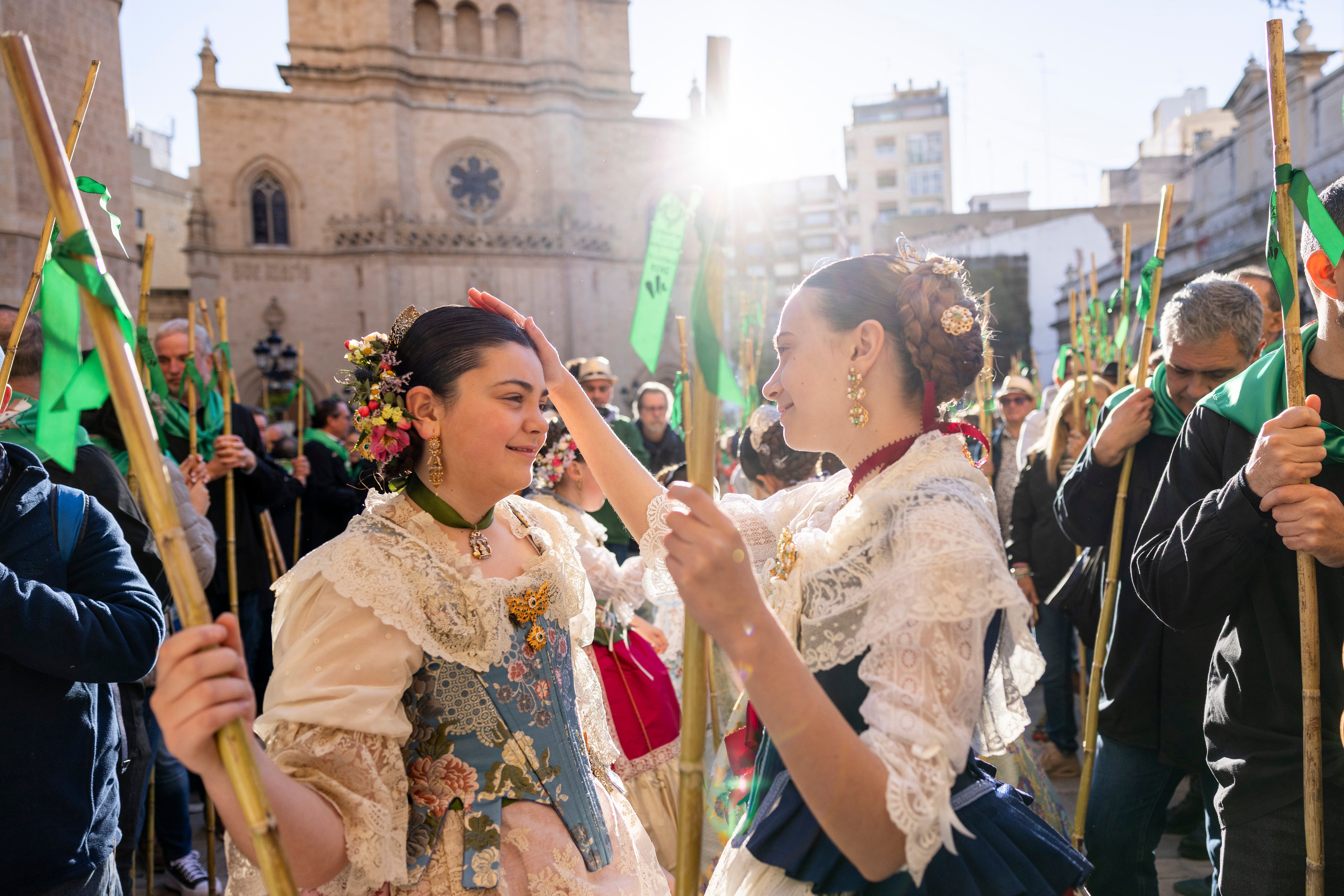 No, en las Fiestas de la Magdalena de Castellón no se tiran magdalenas episode artwork