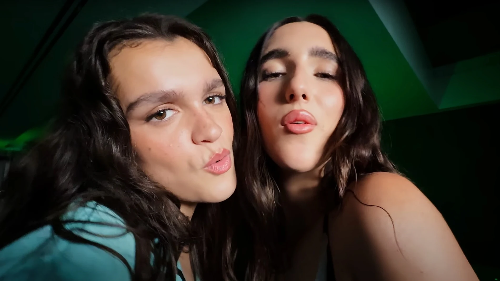 Amaia y Judeline en el videoclip de 'Com Você', su colaboración Amaia y Judeline en el videoclip de 'Com Você', su colaboración