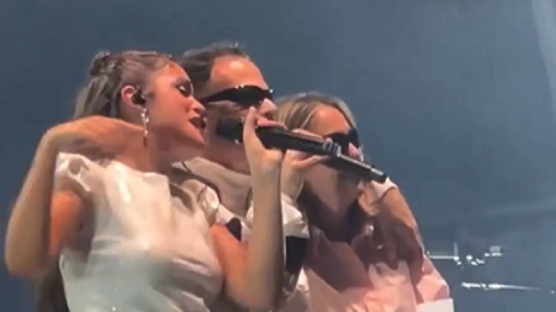 El viral vídeo de Amaia y Rigoberta Bandini en el concierto de Alizz El viral vídeo de Amaia y Rigoberta Bandini en el concierto de Alizz
