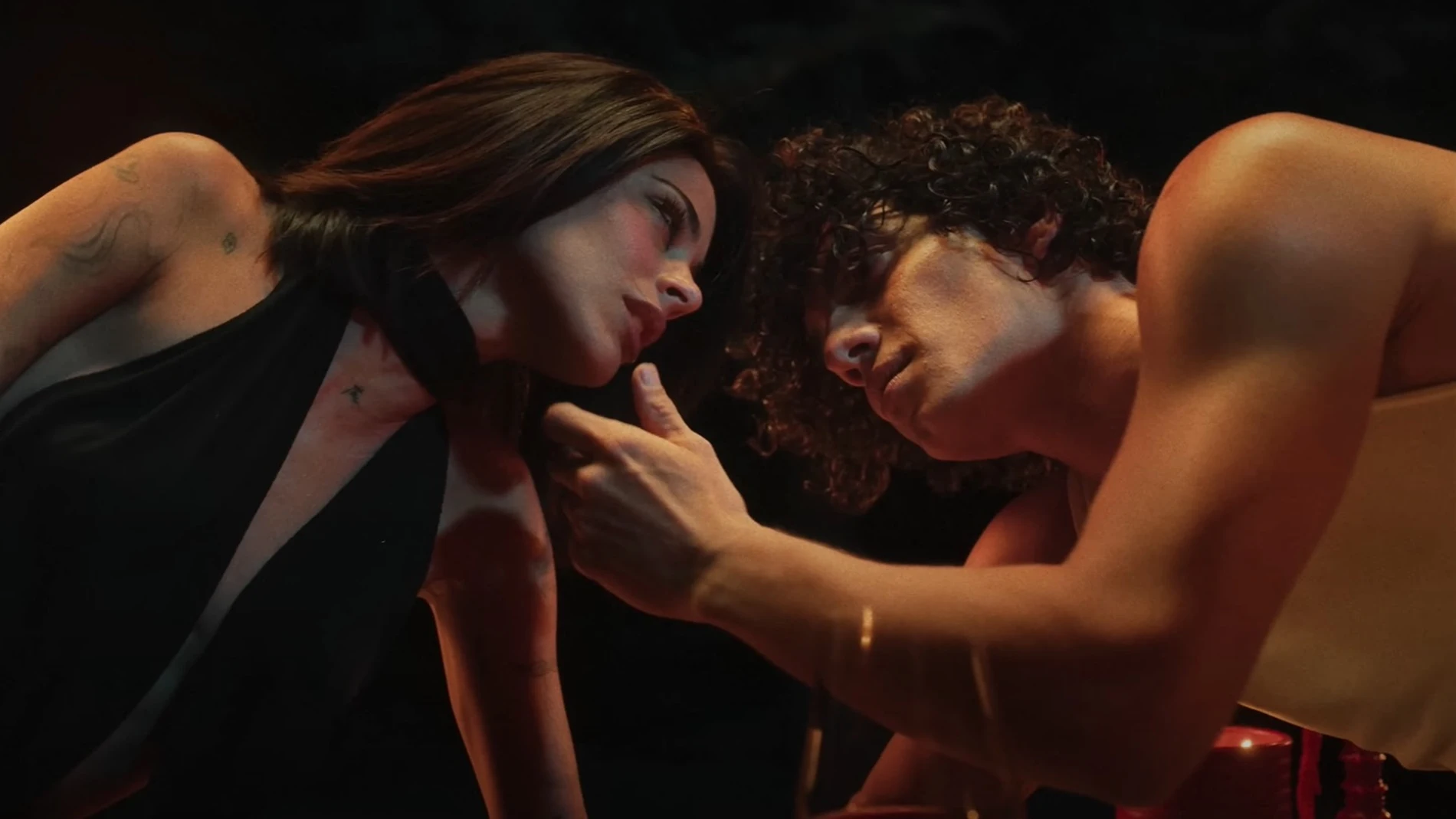 TINI y el actor Jorge López en el videoclip de 'Una noche más' TINI y el actor Jorge López en el videoclip de 'Una noche más'
